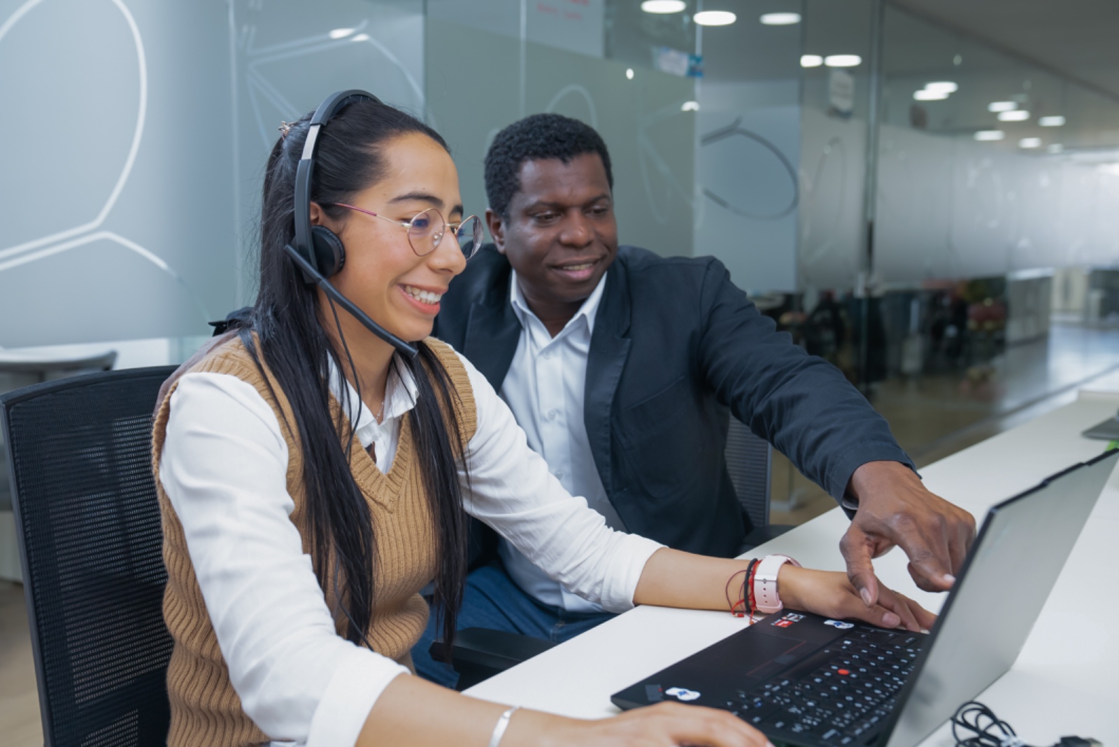 Líderes de humanización presentando el curso